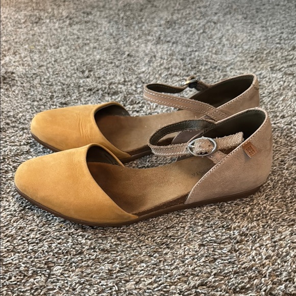 Women's El Naturalista Mary Jane Flat - Picture 3 of 9